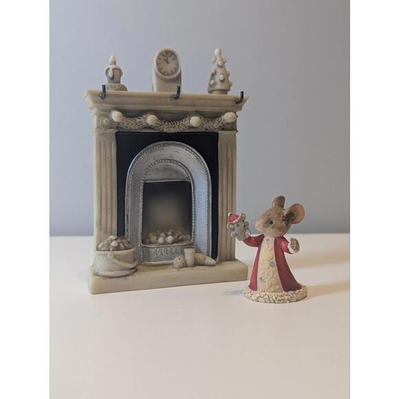 Enesco Other - Enesco Christmas Mouse with Puppet Figurines and Dolls House Miniature Fireplace
